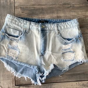 Forever 21 distressed shorts size 27